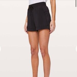 Lululemon Spring Break Away
Short 3" inseam
Black Size 6
